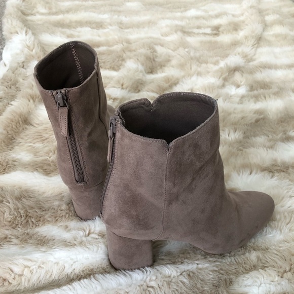 Heeled boots - Picture 2 of 2